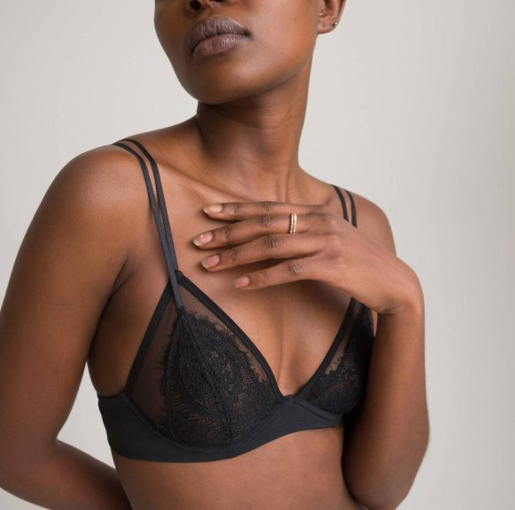Soutien-gorge noir en tulle