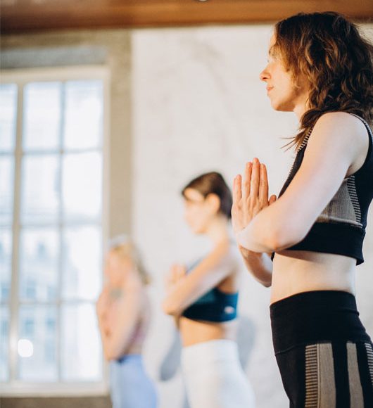 Salutation au soleil rituel yoga