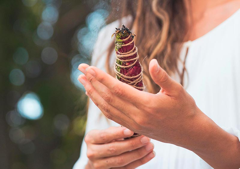 cómo hacer sahumerios caseros con plantas