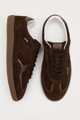 baskets marrons